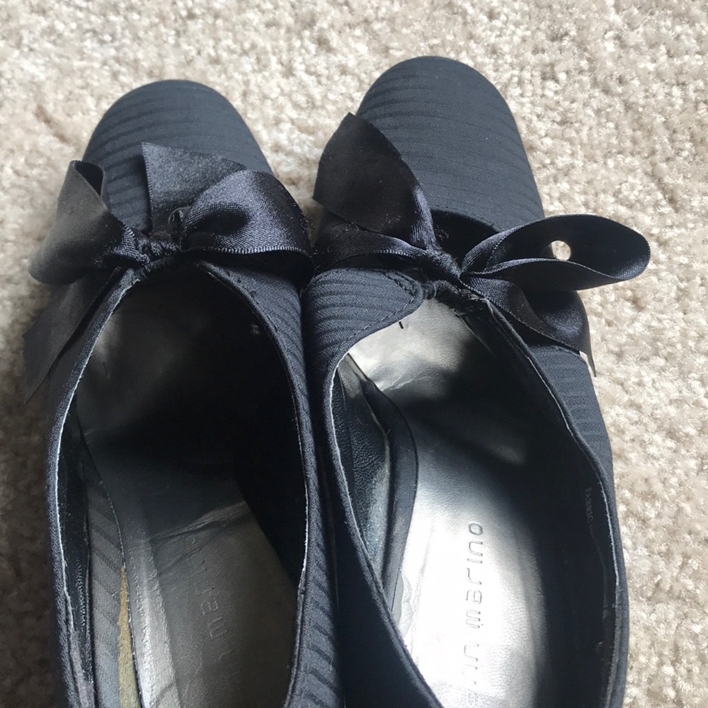Pinstriped bow heels - Picture 5 of 5